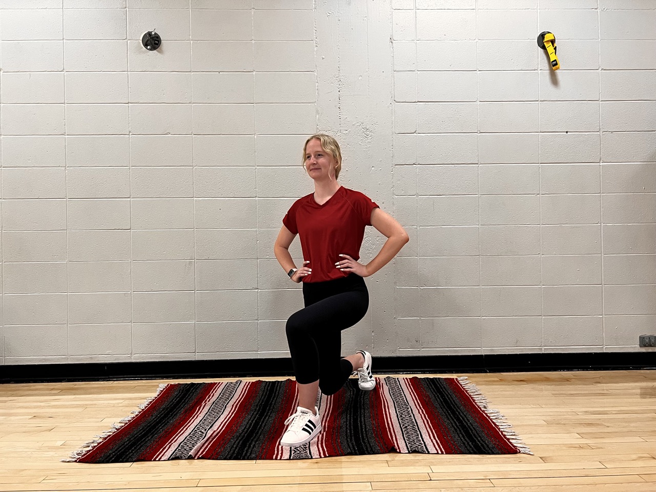 Curtsy Lunges Movement Instructions