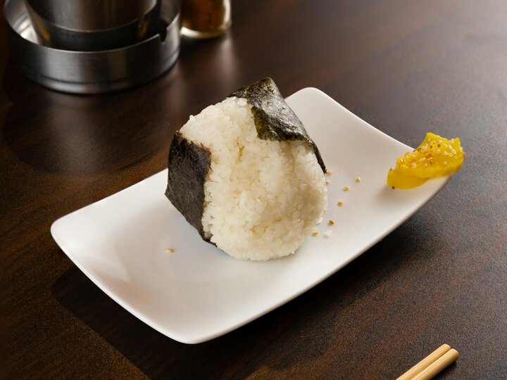 onigiri on a rectangle white plate